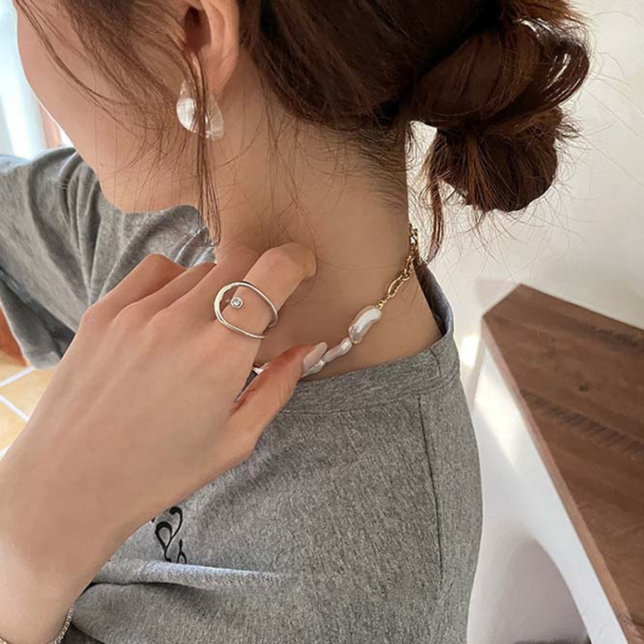 clear-stone flow Line ring