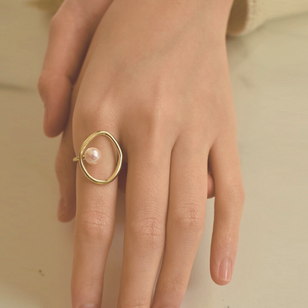 oval Pearl ring