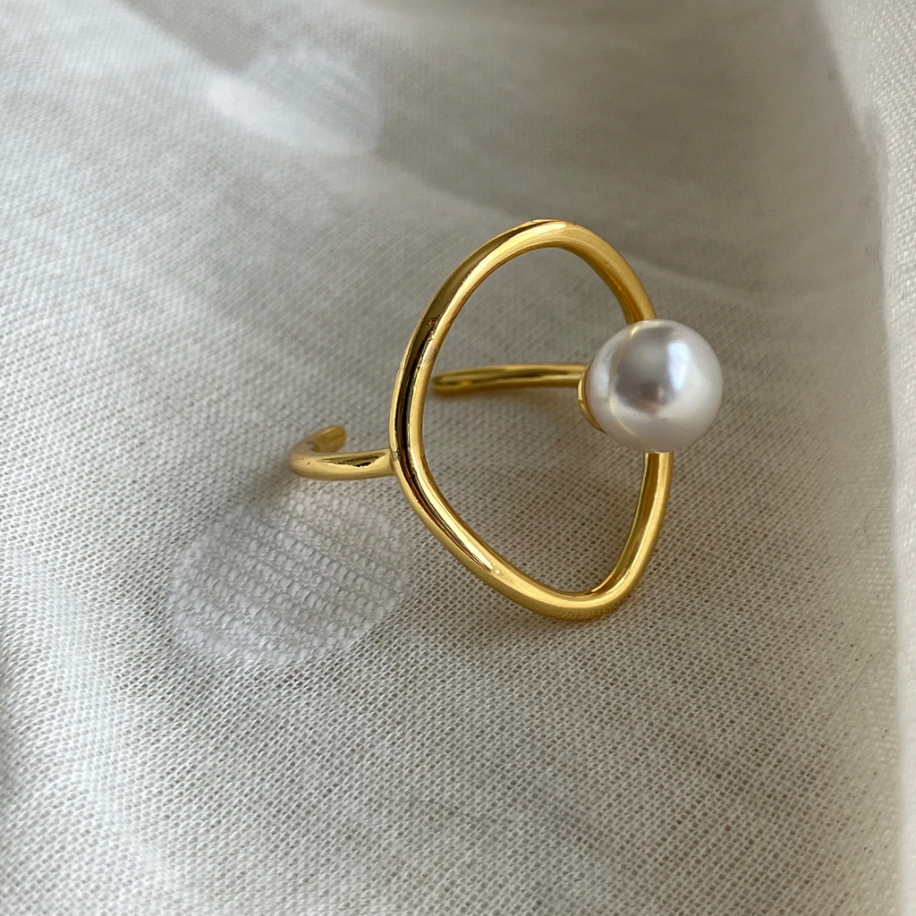 oval Pearl ring