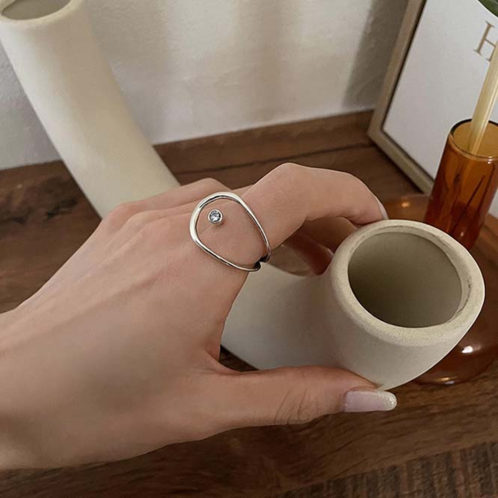 clear-stone flow Line ring