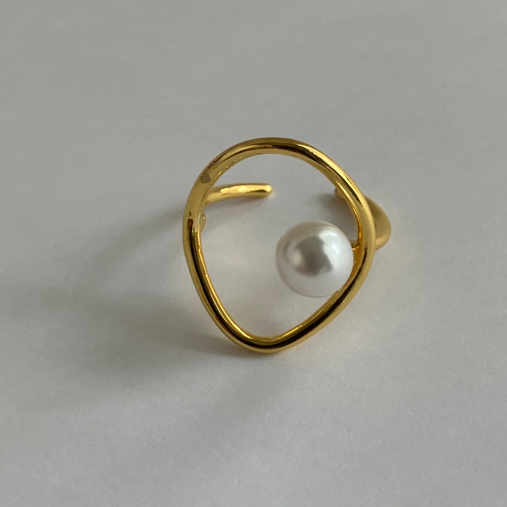 oval Pearl ring