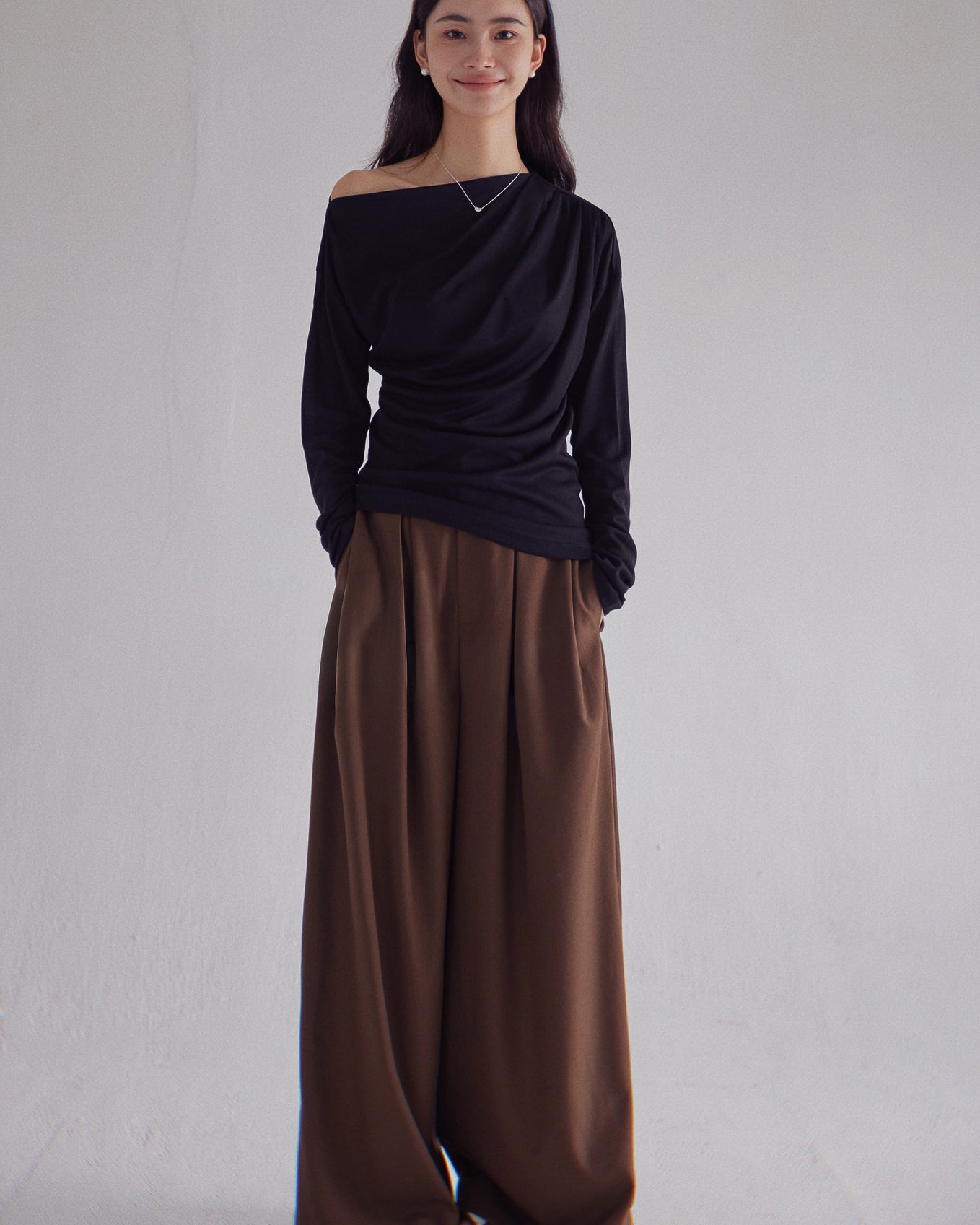 ドレープワンショル トップス