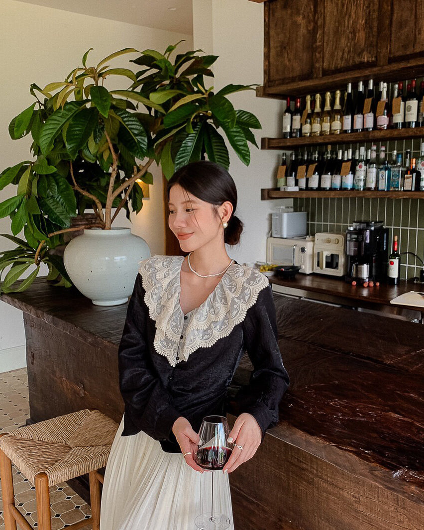 フリル&レース　Vネックブラウス〈2color〉