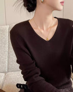 ブラウンVネックセーター