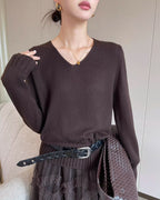 ブラウンVネックセーター