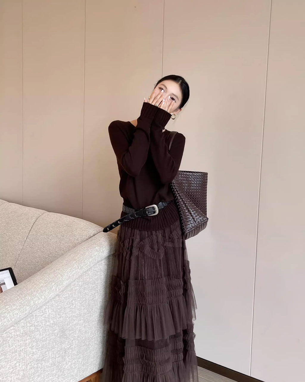 ブラウンVネックセーター