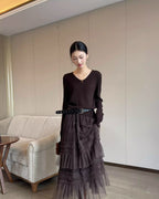 ブラウンVネックセーター