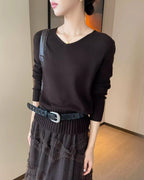 ブラウンVネックセーター