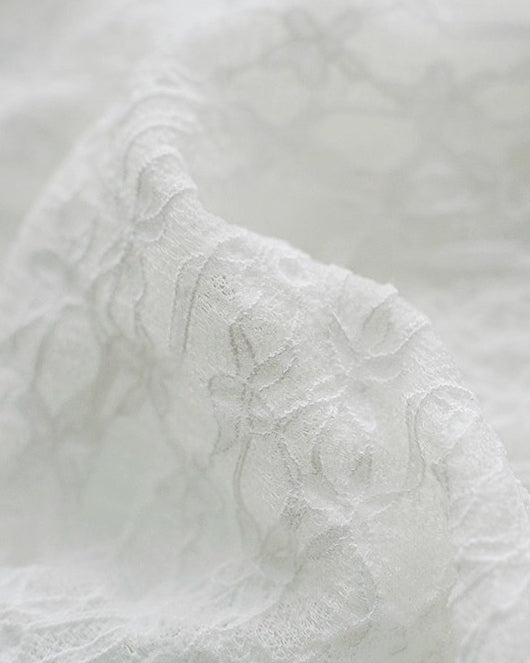 透かし彫りレースハイネックトップス〈2color〉