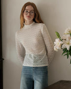 透かし彫りレースハイネックトップス〈2color〉