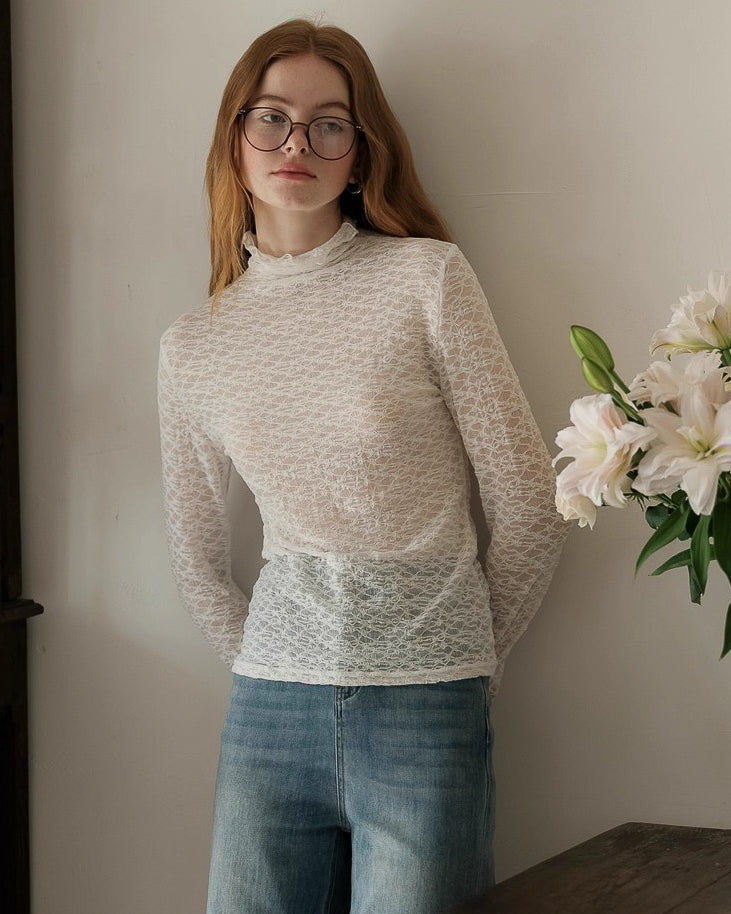 透かし彫りレースハイネックトップス〈2color〉