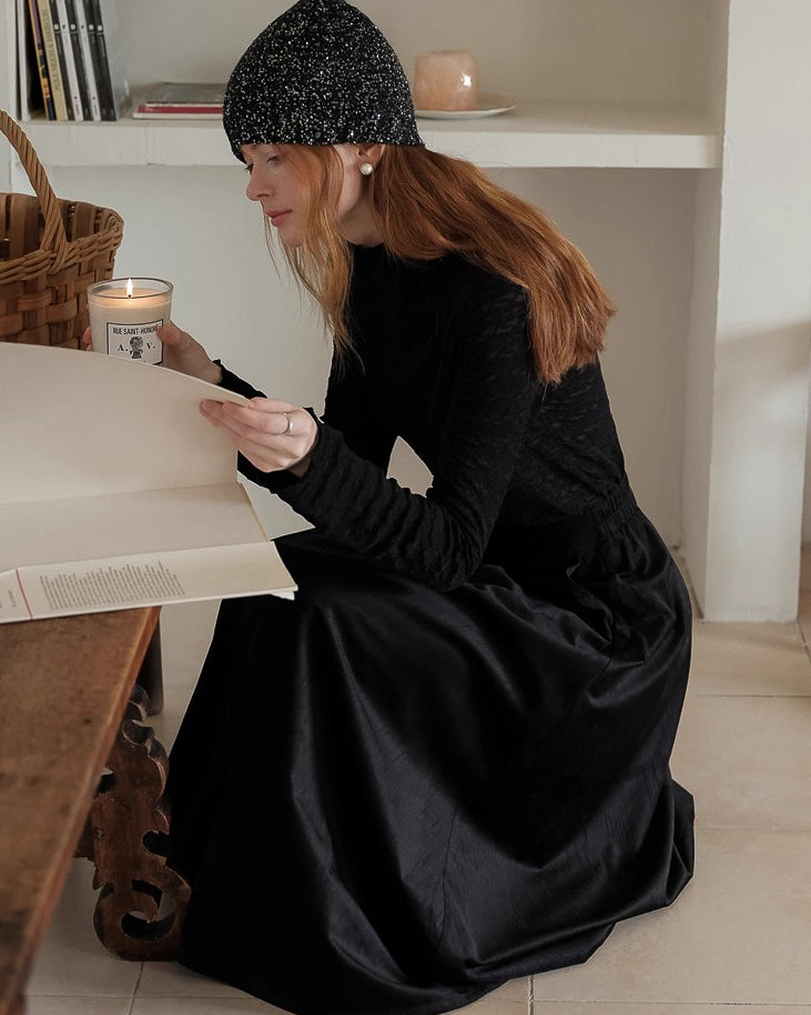 透かし彫りレースハイネックトップス〈2color〉