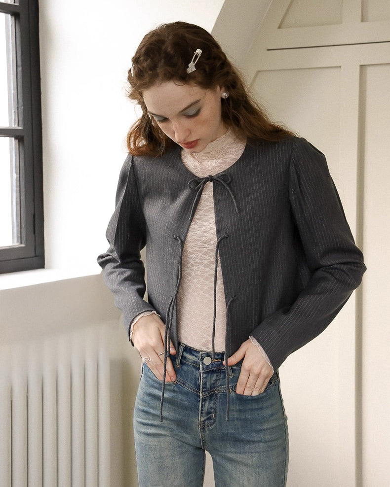 透かし彫りレースハイネックトップス〈2color〉