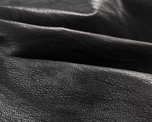 フェイクレザーミディパンツ