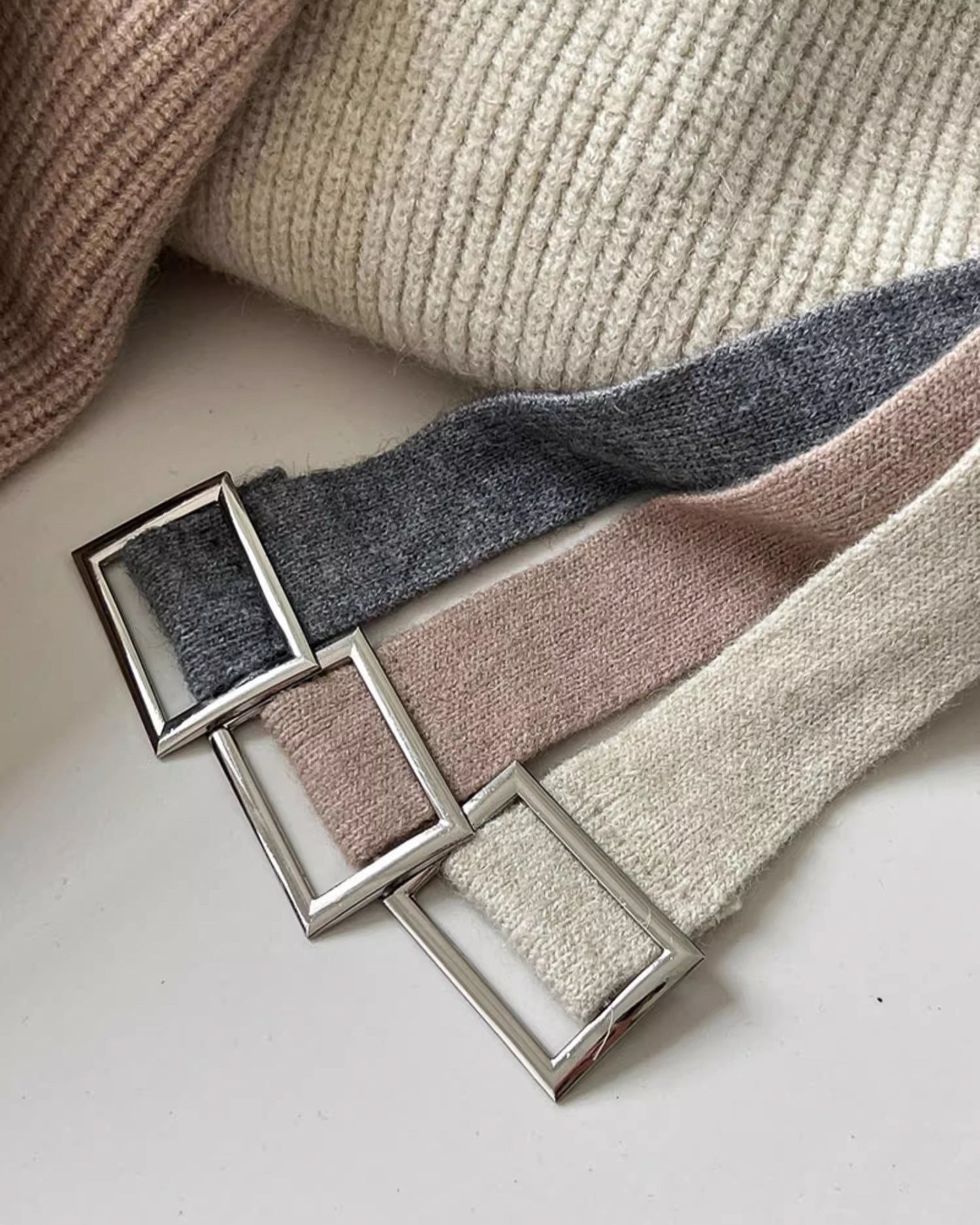 ベルト付きロングニット