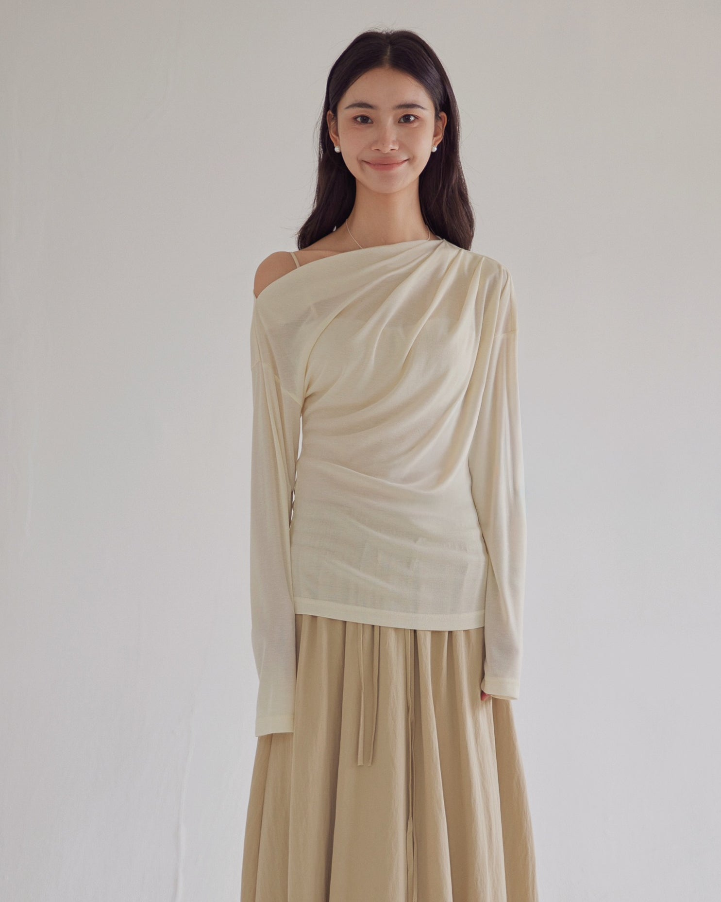 ドレープワンショル トップス