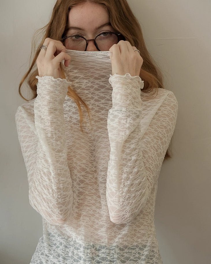 透かし彫りレースハイネックトップス〈2color〉 - ivonir