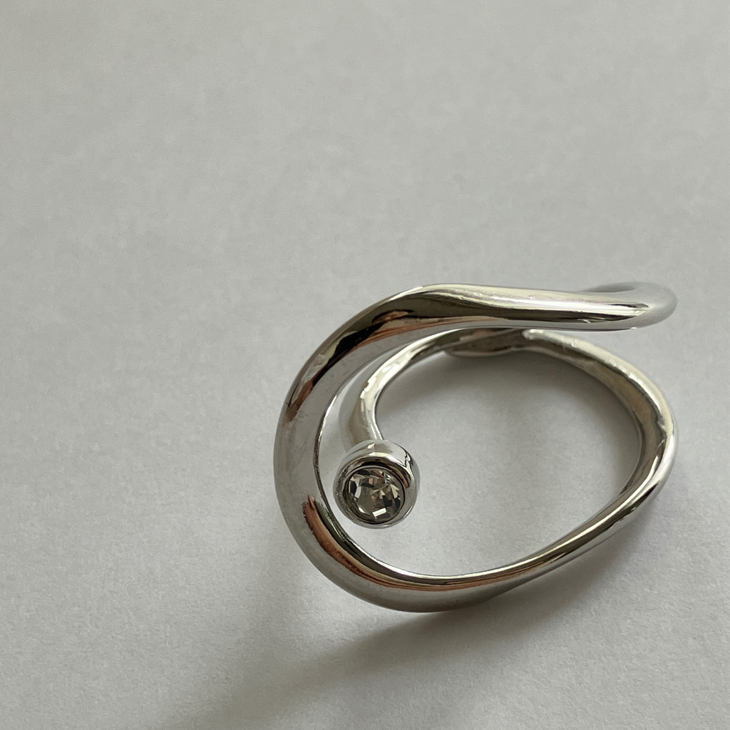 clear-stone flow Line ring
