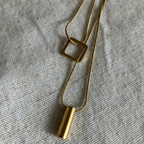 swaying square necklace