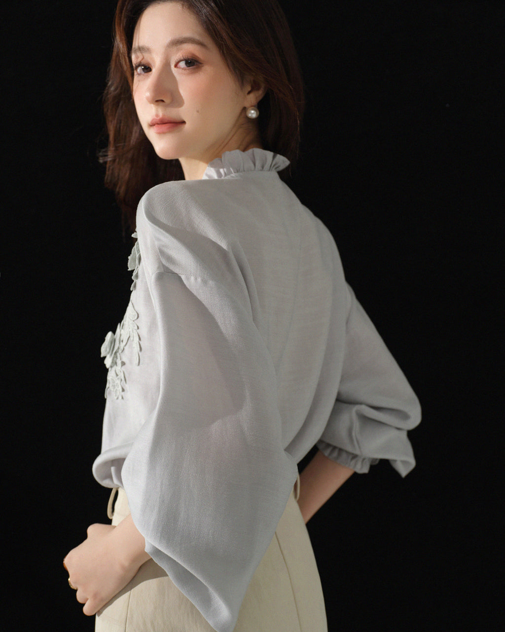 レースアップ刺繍ブラウス-light blue-