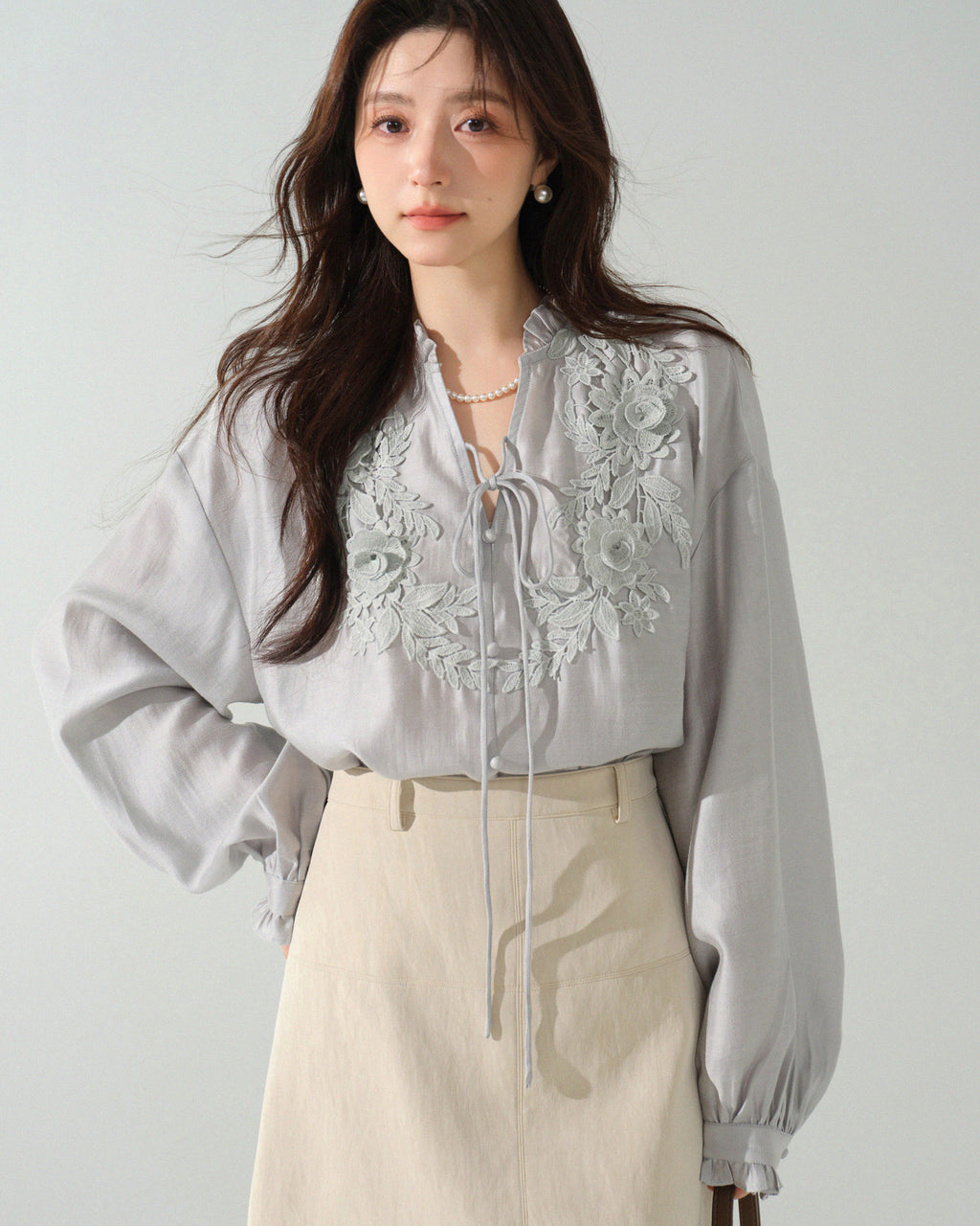 レースアップ刺繍ブラウス-light blue-