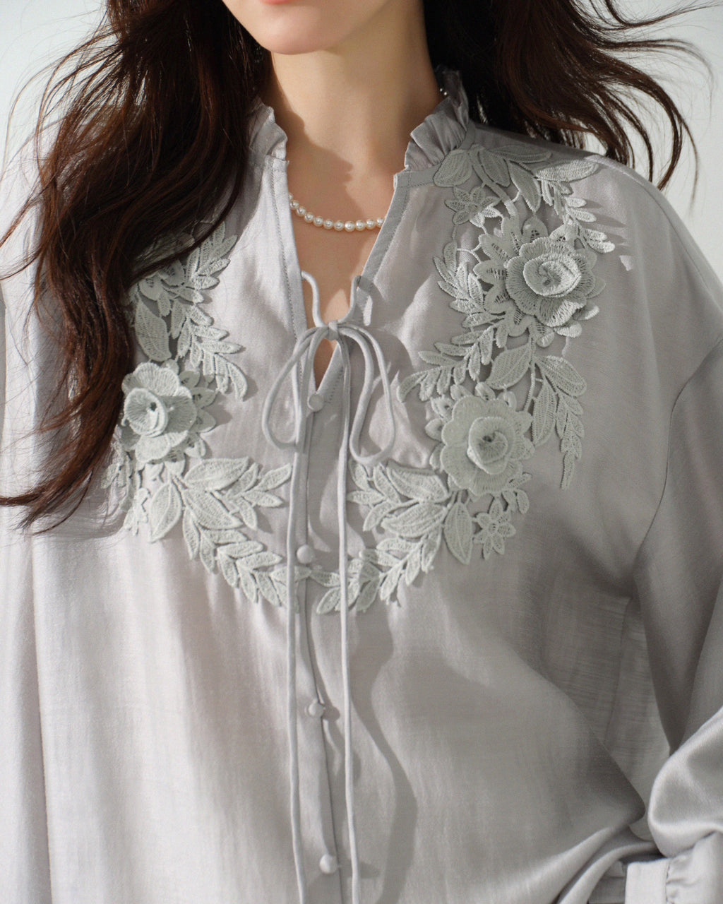 レースアップ刺繍ブラウス-light blue-