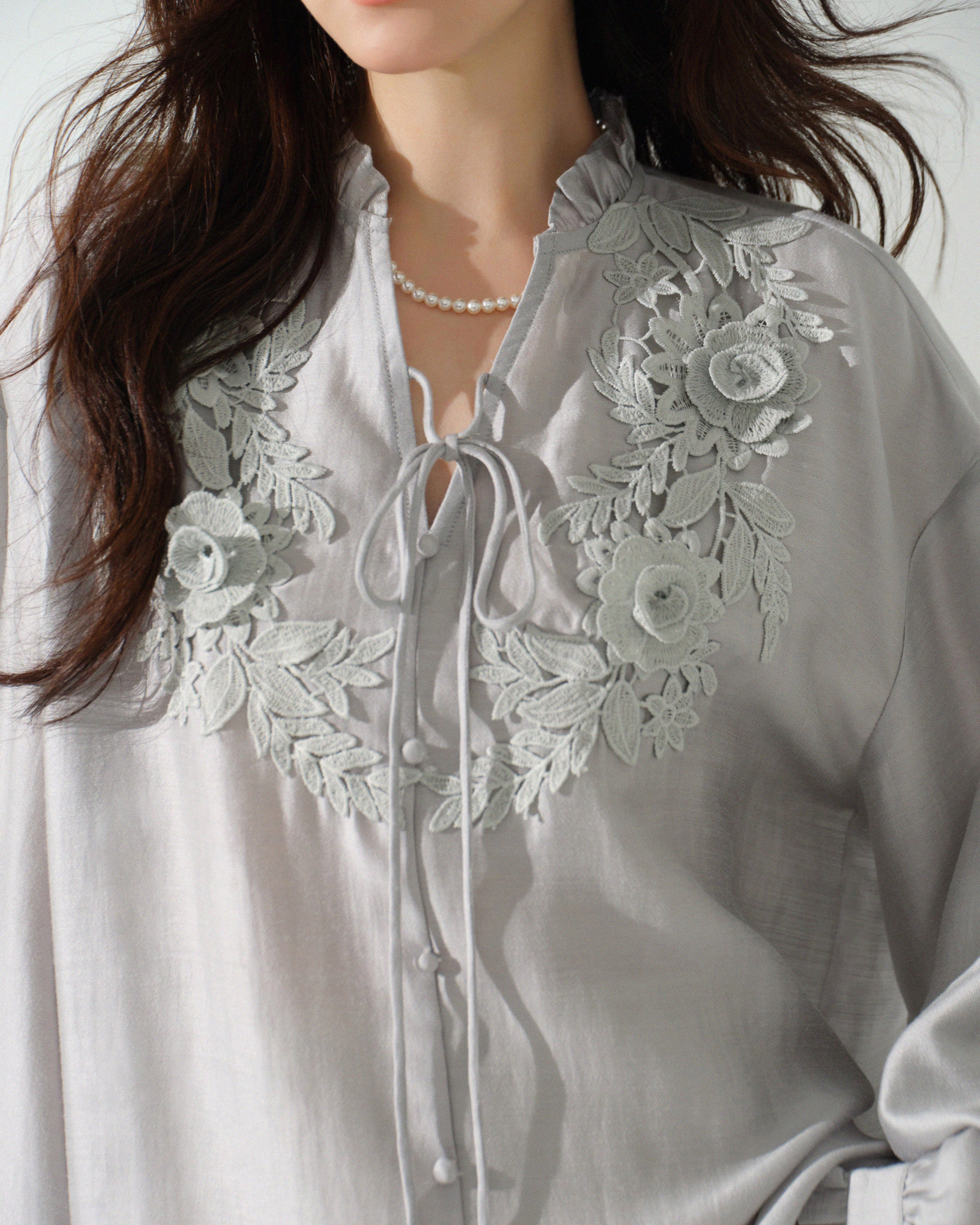 レースアップ刺繍ブラウス-light blue-