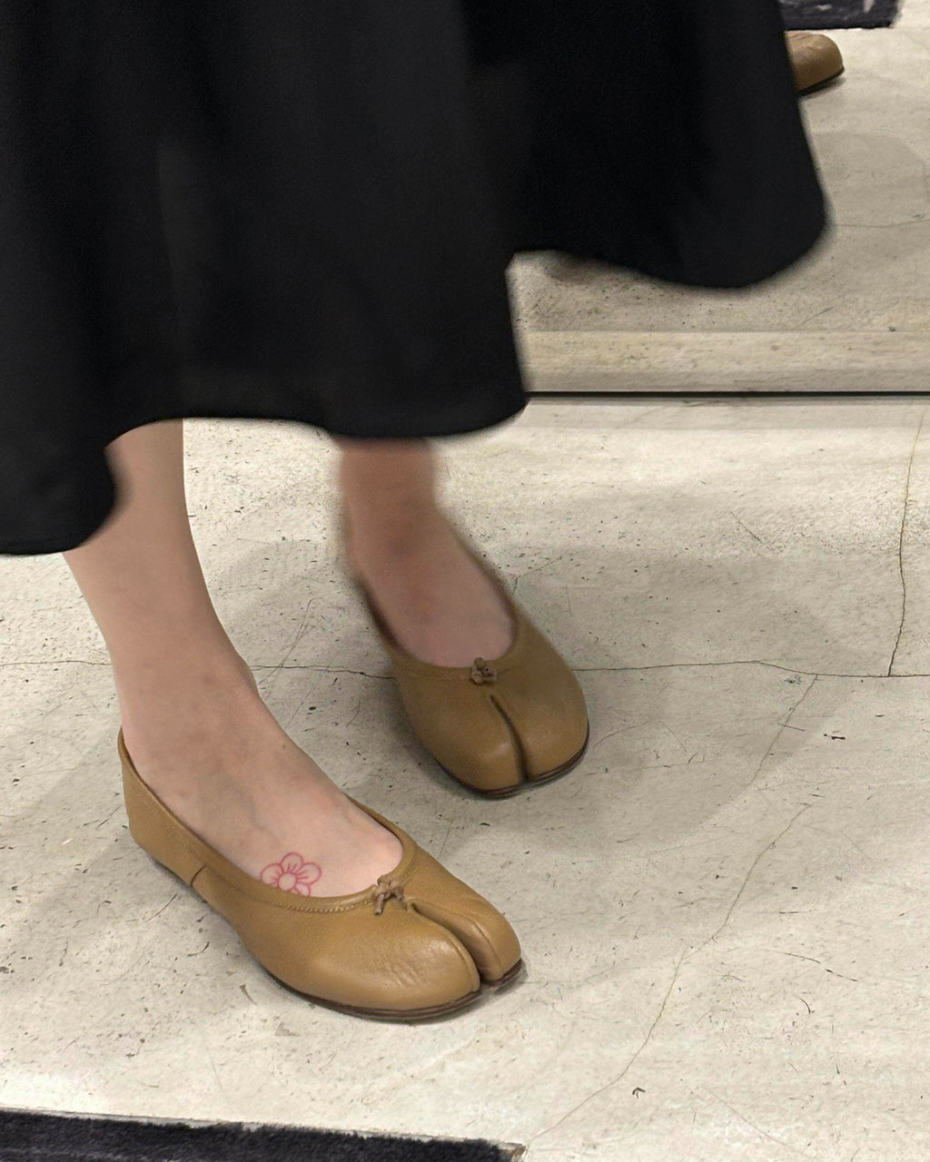 【本革】 ”tabi” ballet shoes-足袋バレエシューズ- beige