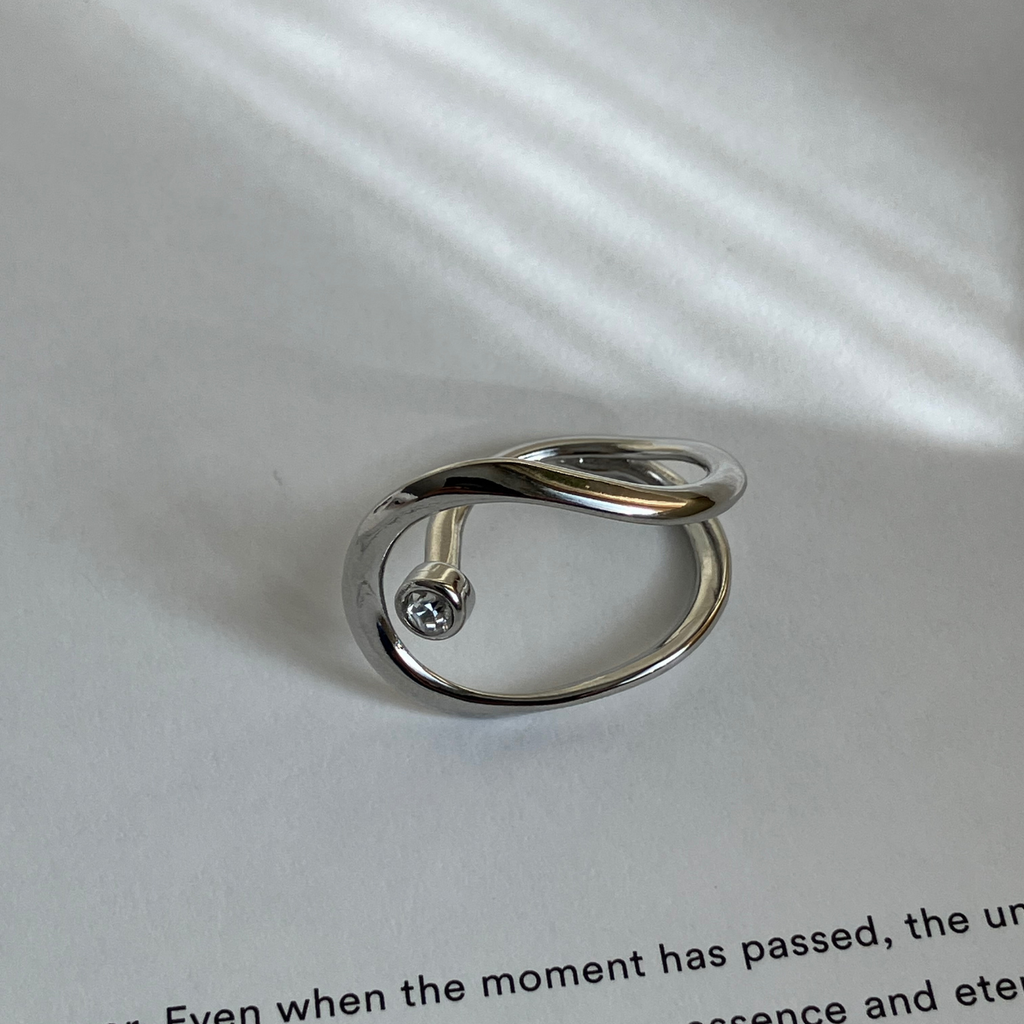 clear-stone flow Line ring