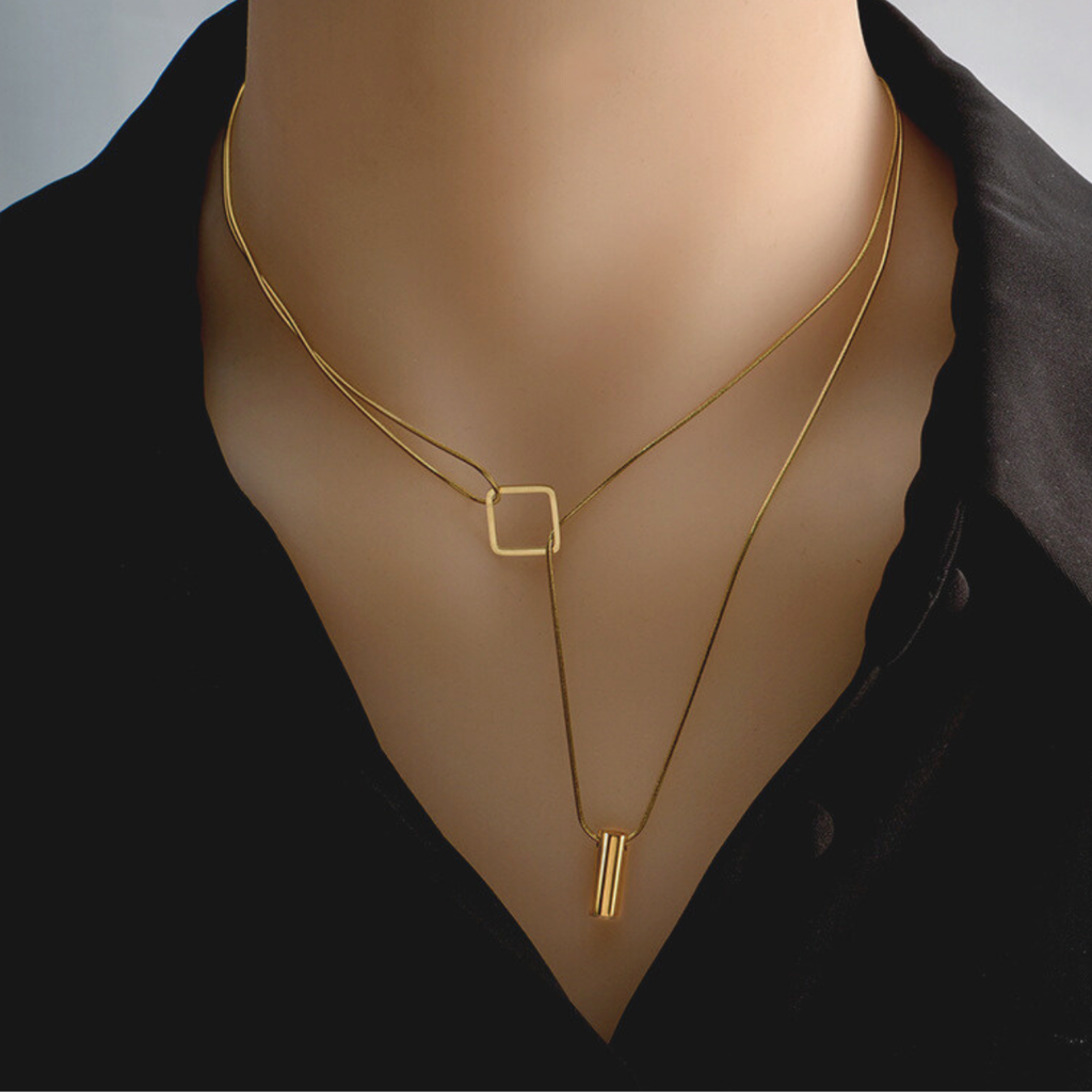 swaying square necklace