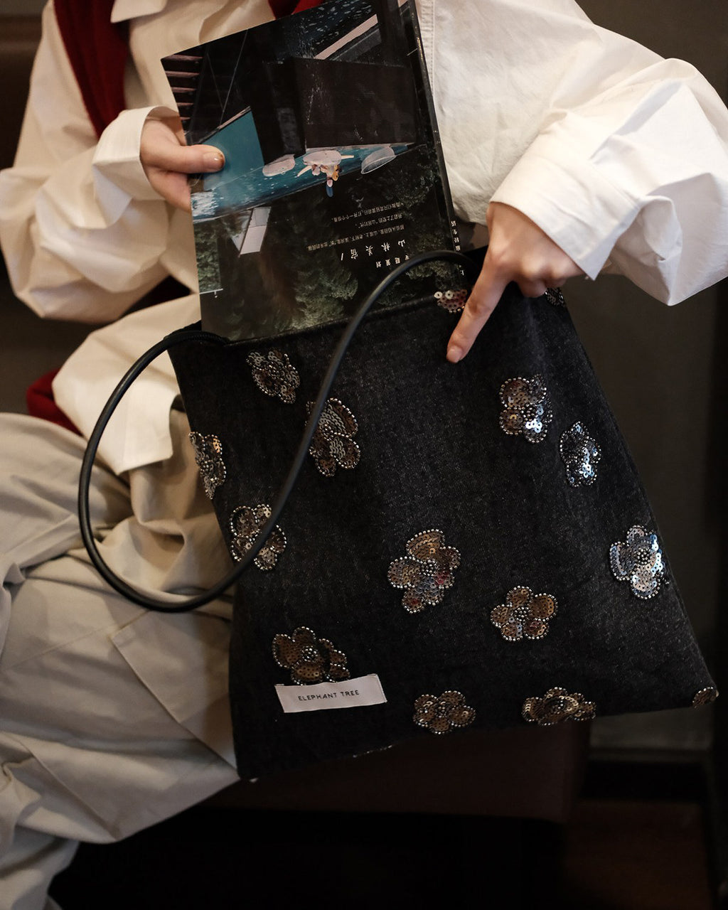 シルバーフラワー スパンコールバッグ