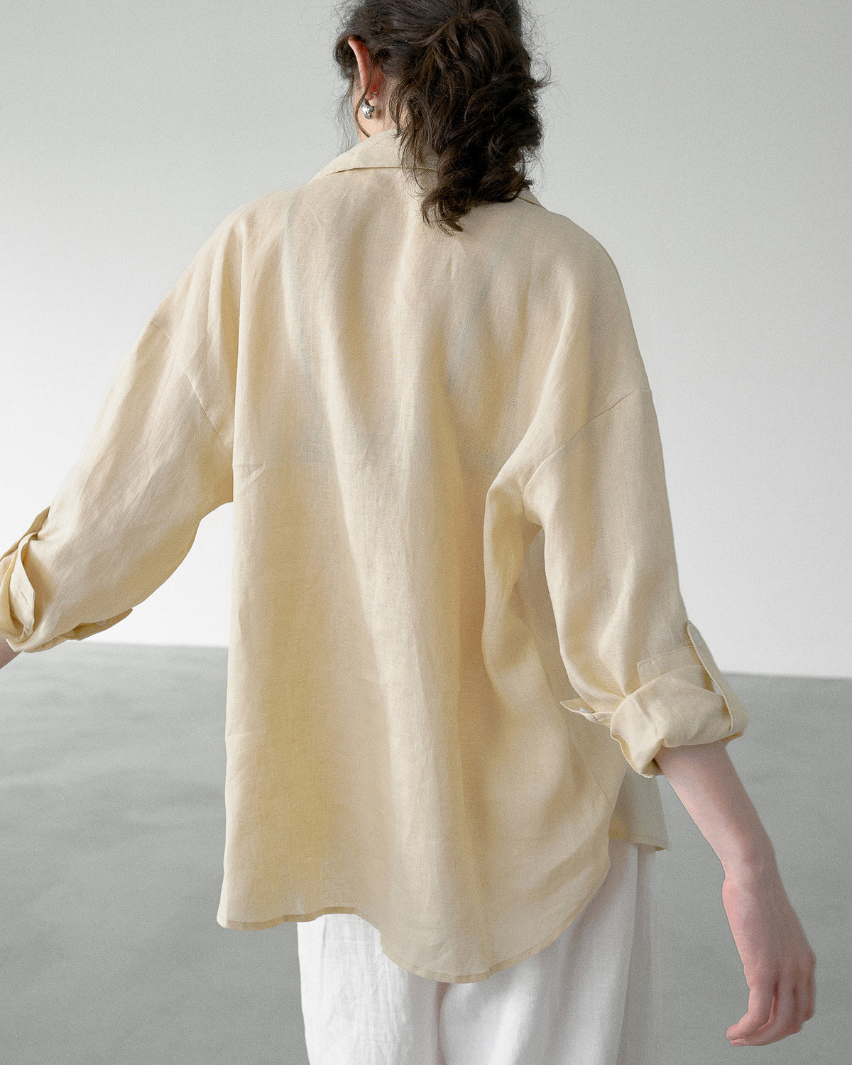 -linen- リラクシーロングシャツ 〈ライトイエロー〉