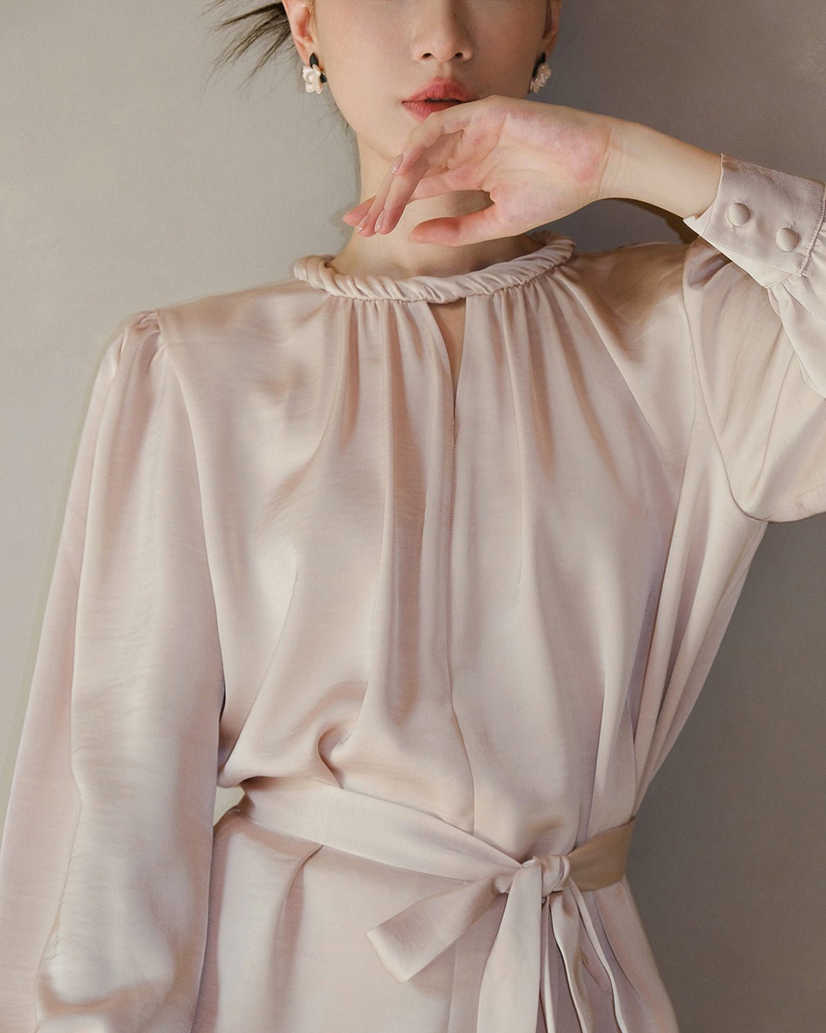 フレンチノット ラグジュアリーブラウス - ivonir