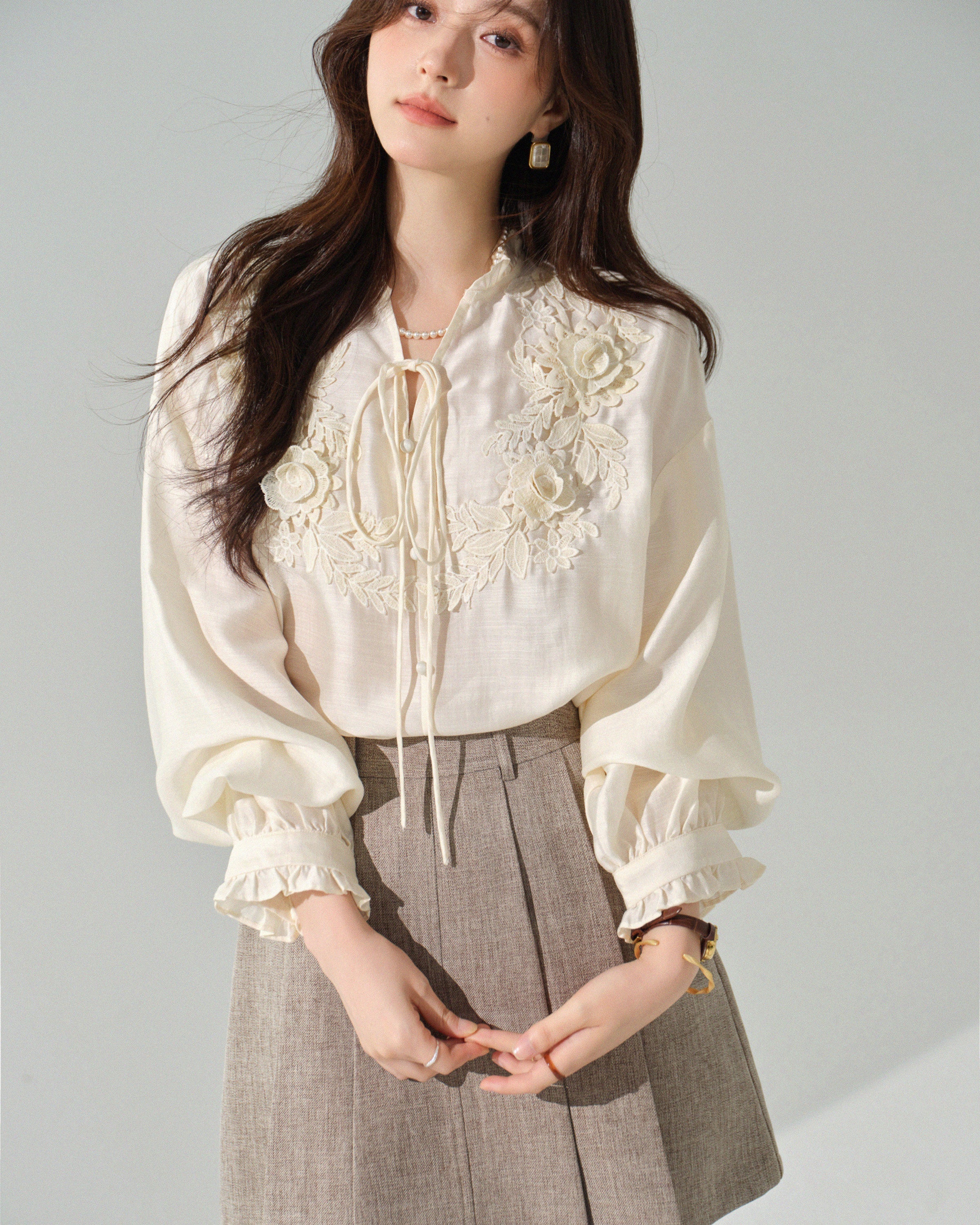 レースアップ刺繍ブラウス - Ivory - ivonir