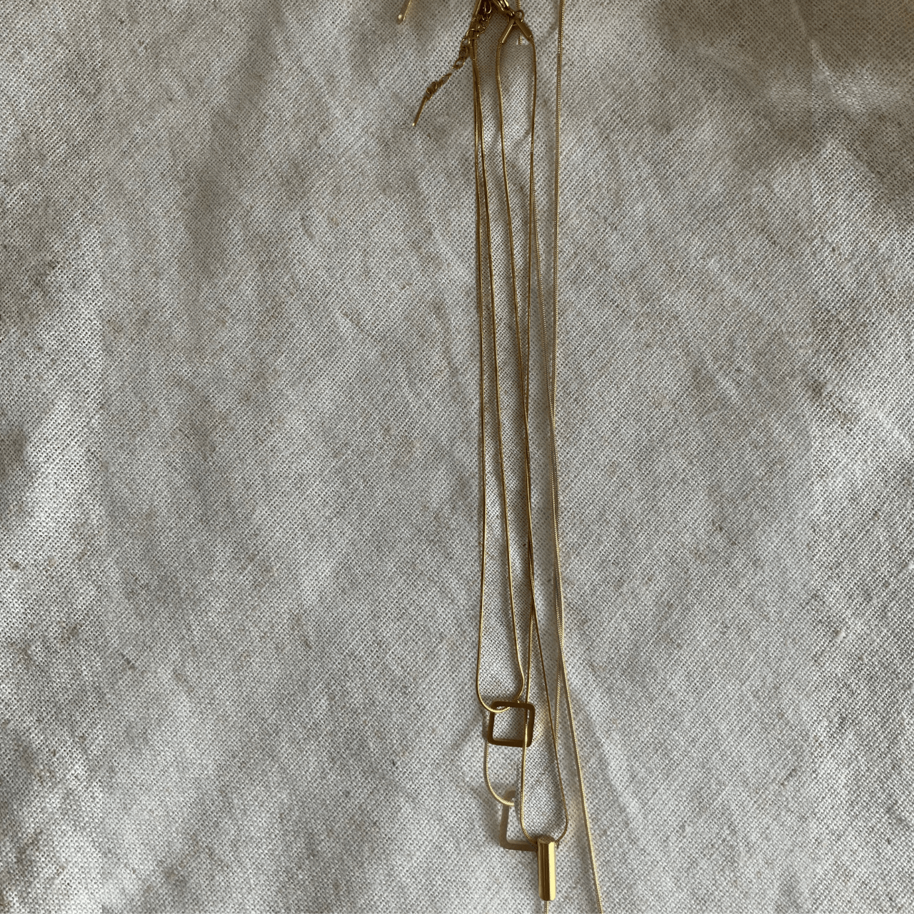 swaying square necklace - ivonir