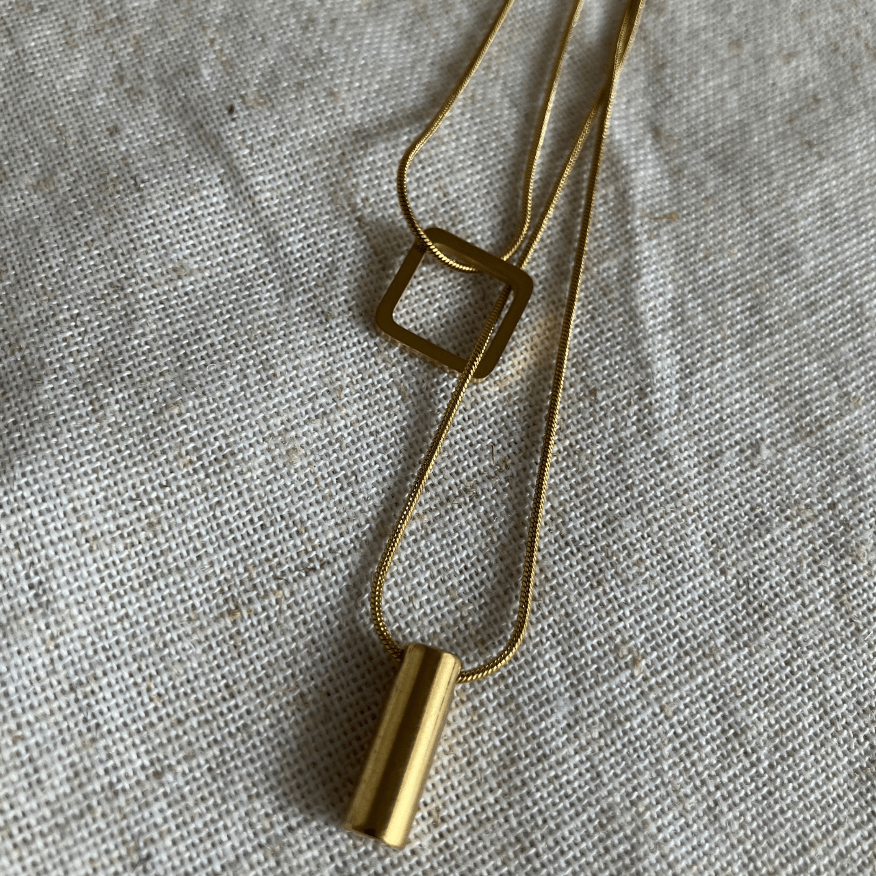 swaying square necklace - ivonir